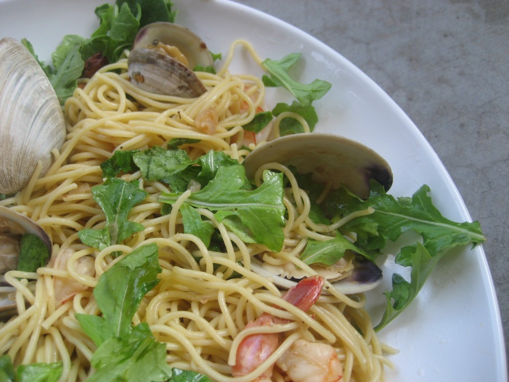 spaghetti with pinot grigio and seafood