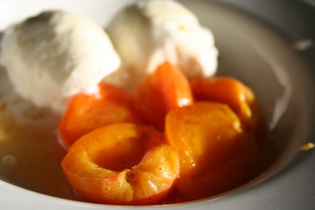 honey vanilla poached apricots